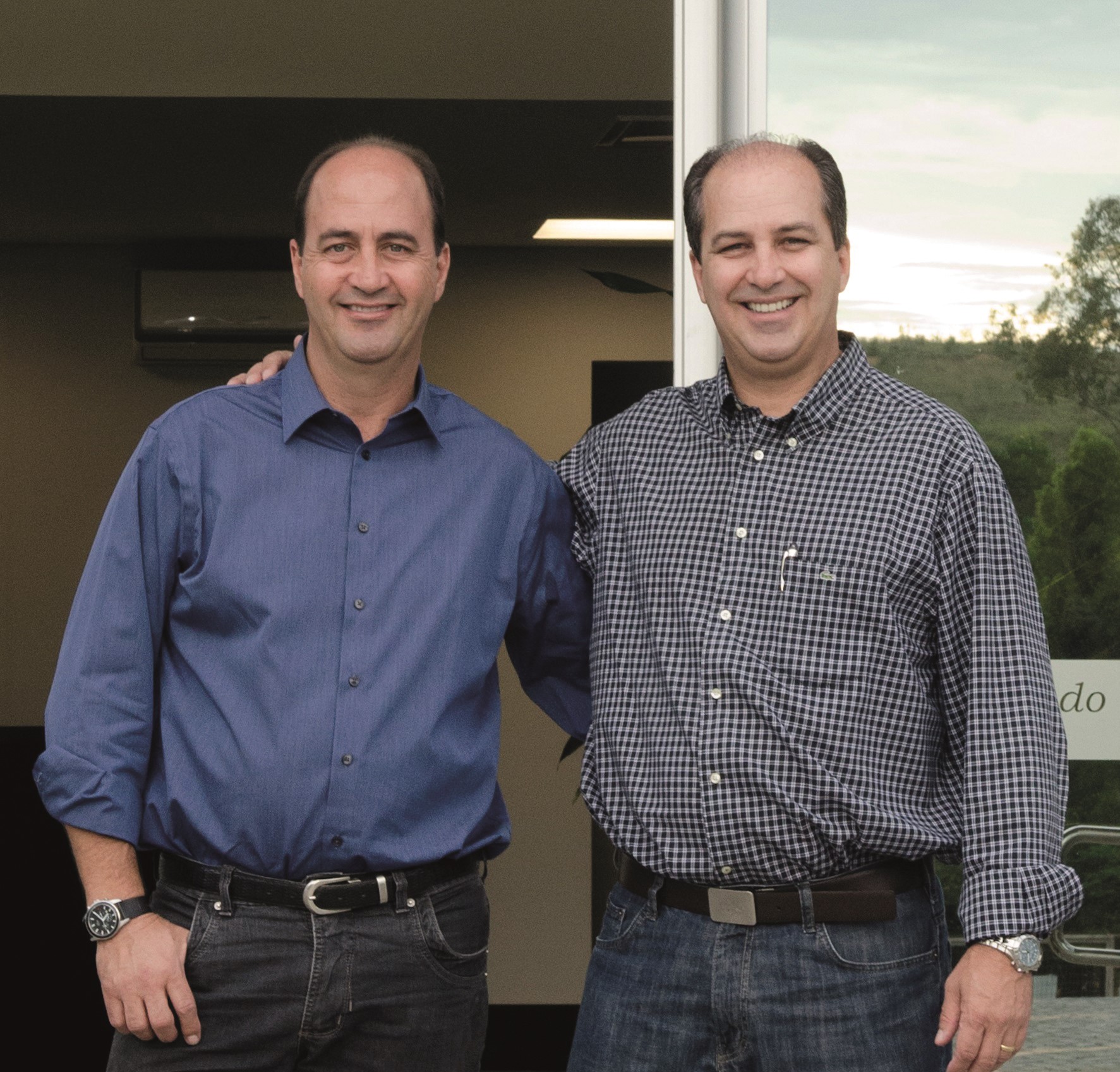 Carlos E Mauricio Rivelli